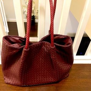 Lulu Dharma	Burgundy Woven Faux Leather Large Tote Bag Magnetic Snap Closure
